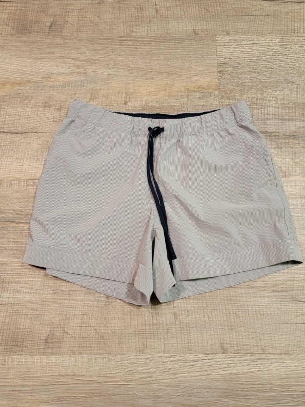 Athleta Stripe Beachside Shortie Shorts Size Small Pockets 4" Inseam Preppy